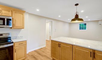 110 WISE St S 1, Arlington, VA 22204