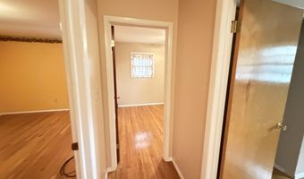 4 Nicholas Dr, Albany, NY 12205