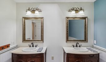 838 Lynnhaven Ln, Akron, OH 44313