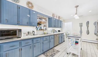 30 Alvin St, Warwick, RI 02886