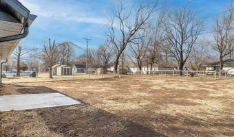 305 Crescent St, Aurora, MO 65605