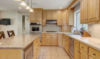 163 Windy Knoll Dr, Berlin, CT 06037