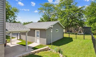 1102 E 2nd St, Anamosa, IA 52205