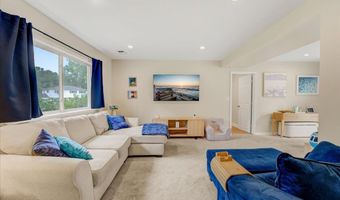 537 Roxbury Rd, Belford, NJ 07718