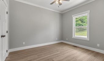 305 Shadows Lawn Dr, Athens, TN 37303