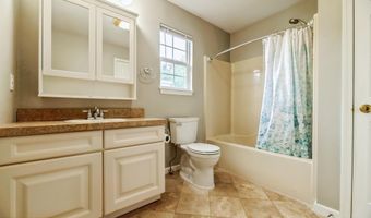 11 Water St, Aberdeen, NJ 07747