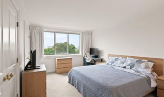4977 BATTERY Ln 1-711, Bethesda, MD 20814