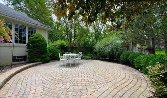 39 Wickendon Ct, Amherst, NY 14221