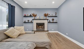 1920 Jester Ln, Algonquin, IL 60102