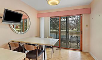 2060 N Charter Point Dr, Arlington Heights, IL 60004