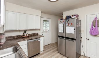 412 E Gray St, Des Moines, IA 50315