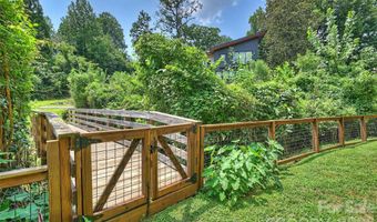 1611 Tippah Park Ct, Charlotte, NC 28205
