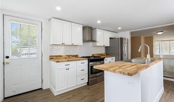 14 W Natick Rd, Warwick, RI 02886