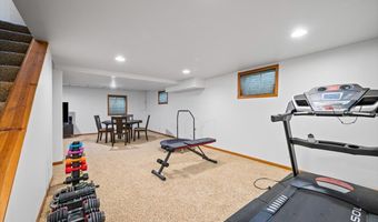1713 Edgewood Dr, Algonquin, IL 60102