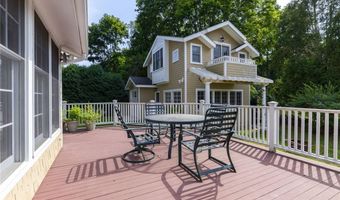 135 Longfellow Rd, Jamestown, RI 02835