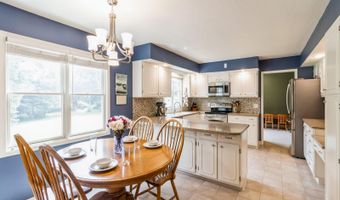 2751 Cleveland Dr, Ames, IA 50010