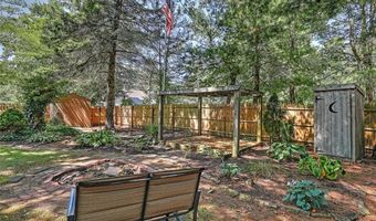 10 Narrow Ln, Charlestown, RI 02813