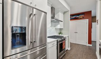 625 SLATERS Ln 201, Alexandria, VA 22314