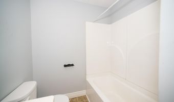 631 W 8th St, Bicknell, IN 47512