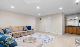 10023 STERLING Ter, Rockville, MD 20850