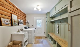 21663 OATLANDS Rd, Aldie, VA 20105