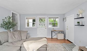 48 Flagg Ave, Warwick, RI 02886