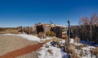 18 Outlander Dr, Carson, NM 87517