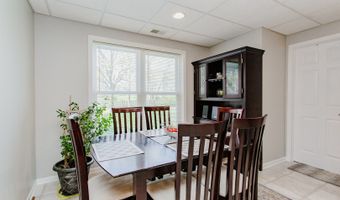 3 BLACKWOLF Ct, Algonquin, IL 60102