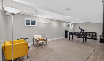 6720 NEWBOLD Dr, Bethesda, MD 20817