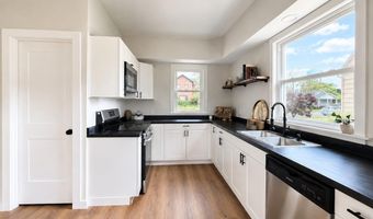 416 W 7th St, Auburn, IN 46706