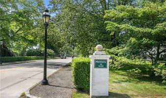 553 Bellevue Ave 14, Newport, RI 02840