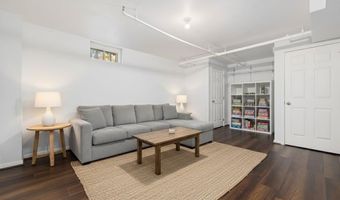 231 Maple Ave 204, Newport, RI 02840