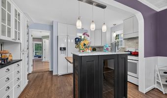 9908 DICKENS Ave, Bethesda, MD 20814