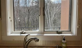 32 Top Notch Rd, Bartlett, NH 03812
