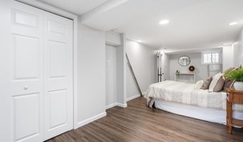 1415 CARSWELL St, Baltimore, MD 21218