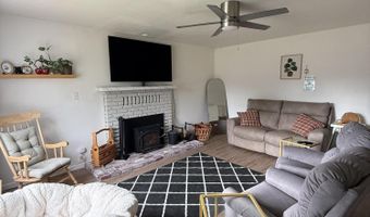 1437 Hemlock Ave, Anderson, CA 96007