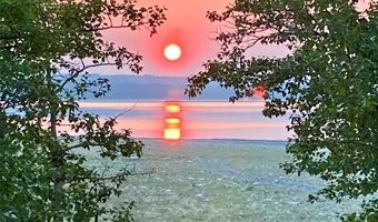 28 W Shore Rd, Babb, MT 59411