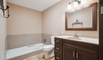 1108 2nd St SW, Dyersville, IA 52040