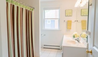 24 Surrey Ln, Falmouth, ME 04105