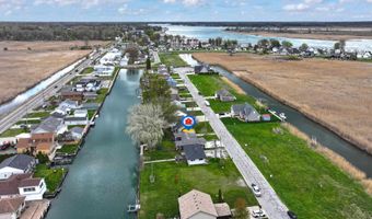 6334 Marina Dr, Algonac, MI 48001