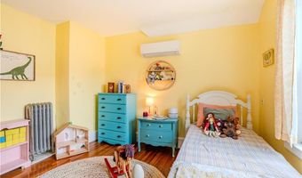 48 Central St, Warwick, RI 02886
