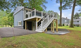 445 Lincoln Dr, Cheshire, CT 06410