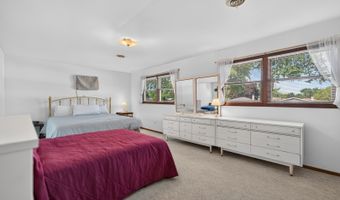 89 S Clarendon Ave, Addison, IL 60101