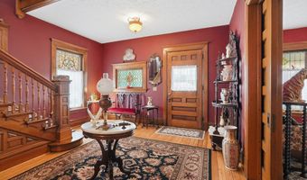 108 W Main St, Amherst, OH 44001