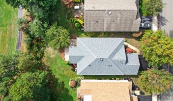 16 Greenways Ln, Lakewood, NJ 08701