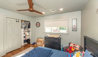 18 Evergreen Dr, Bayonne, NJ 07035