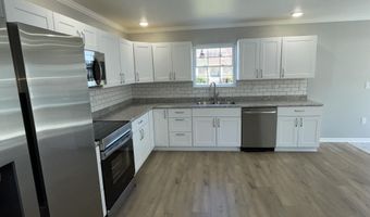 913 Pine Ave, Alma, MI 48801