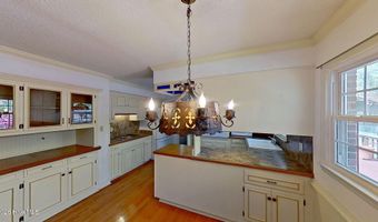 512 Raymond Dr, Arapahoe, NC 28510