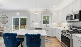 1 Cassidy Trl, Coventry, RI 02816