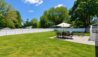 469 East Rd, Belford, NJ 07718